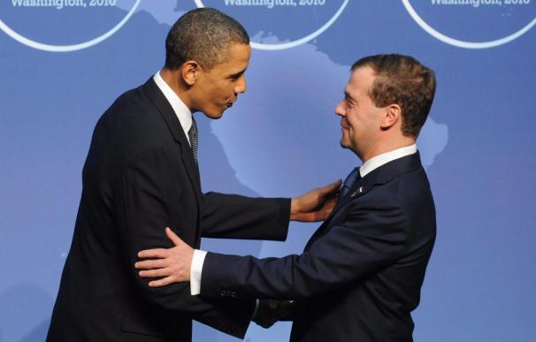 Obama y Medvédev abordan la mejora de los lazos bilaterales en la Casa Blanca