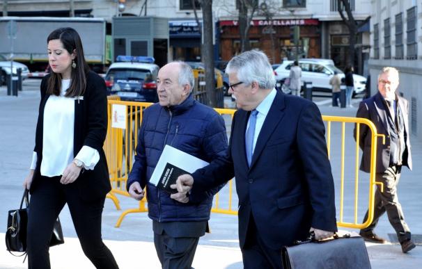 Fernández Ordóñez niega haber recibido los correos sobre la inviabilidad de Bankia y aplaude que no se los enviara