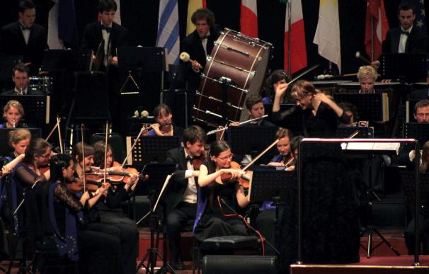 Inma Shara cierra con la Joven Orquesta de UE el Día de Europa en la Expo de Shanghái