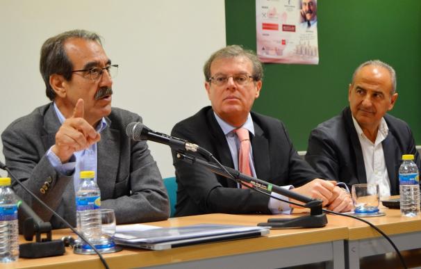 Emilio Ontiveros defiende en la UCLM la necesidad de una "alfabetización financiera" para toda la población