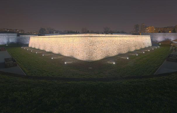 El Ayuntamiento completa la iluminación ornamental de la Ciudadela con 16 focos semi-enterrados