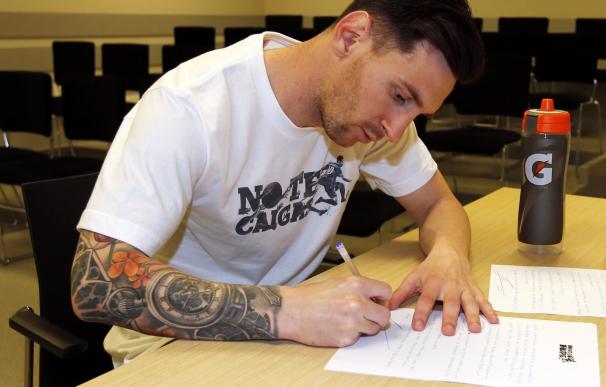 Messi envía 10 cartas de apoyo a entidades de todo el mundo: "Siempre sigo adelante"