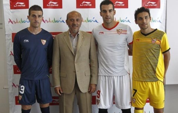 El Sevilla presenta sus camisetas con la novedad del amarillo en la segunda equipación