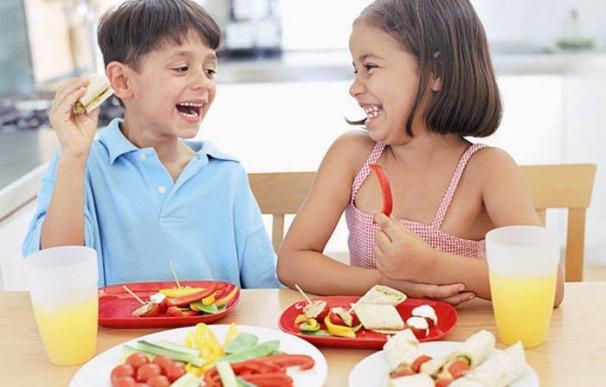 Una experta recomienda el verano para introducir hábitos alimentarios en los niños