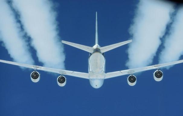 Los biocombustibles reducen las emisiones de hollín de los aviones