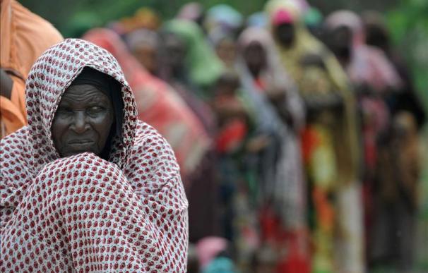 El ministro de Desarrollo británico dice que 400.000 niños somalíes corren el riesgo de morir de hambre