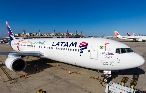 LATAM Airlines sale de pérdidas y gana 64,5 millones en 2016, primeras ganancias en sus cinco años