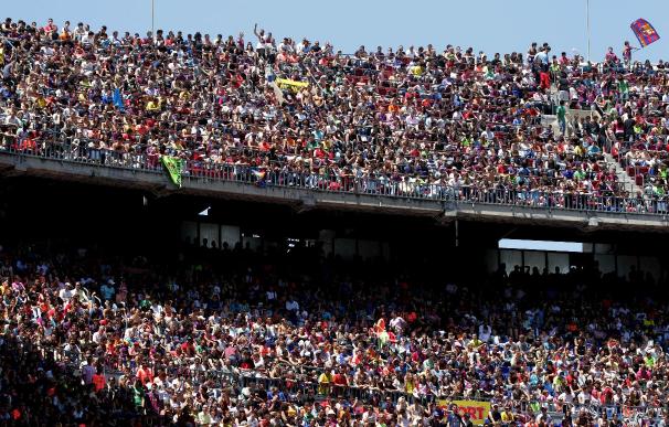 25.000 Aficionados dan la bienvenida al 'Guaje' en el Camp Nou