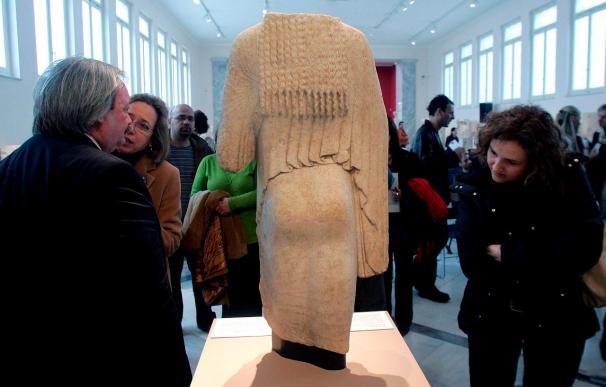 La policía griega recupera dos estatuas antiguas que iban a ser vendidas