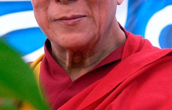 El Dalai Lama intentará "chatear" con internautas chinos a través de Twitter