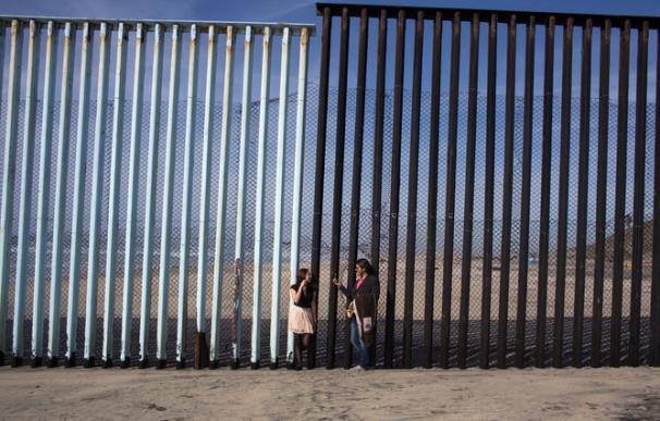 Trump estudia separar a madres e hijos en la frontera con México