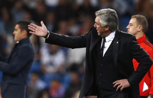 Ancelotti y tres jugadores volvieron a saltar al césped a aplaudir a afición