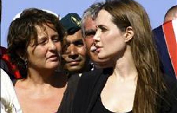 Jolie viaja con sus hijos en Croacia y pide al presidente que desmine el país