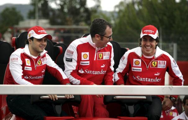 Alonso y Massa presentan los coches de la montaña rusa de Abu Dhabi