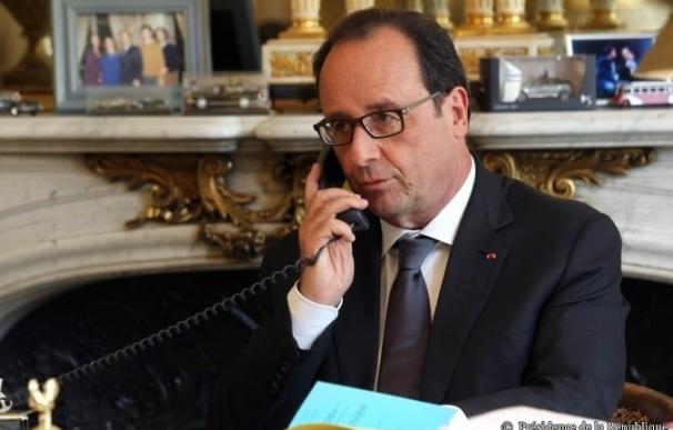 Obama traslada a Hollande su "firme compromiso" para acabar con el espionaje a países aliados
