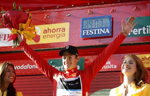 El danés Jakob Fuglsang estrena el maillot rojo en la Vuelta a España