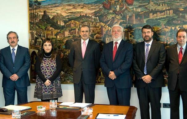 Cajasol y Caja Guadalajara presentan el protocolo fusión a la Junta de Andalucía