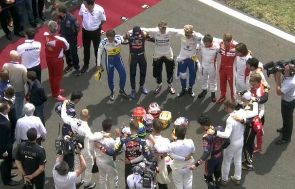 Los pilotos durante un homenaje a Bianchi.