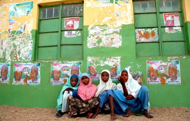 Nigeria admite que la mayoría de las 129 niñas secuestradas siguen desaparecidas