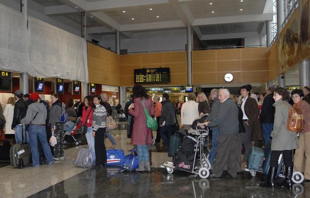 Martín vaticina que la tendencia "alcista" en el aeropuerto seguirá "en los próximos meses"