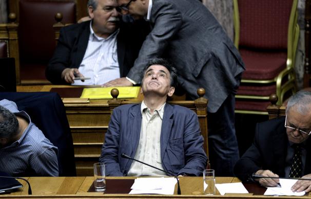 El ministro de Finanzas heleno, Euclid Tsakalotos, en el pleno del Parlamento griego