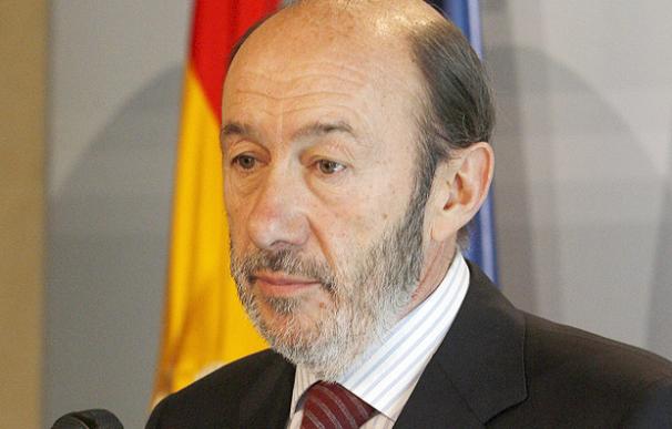 El ministro de Interior, Alfredo Pérez Rubalcaba, recomienda prudencia al volante y nada de ejercicio al aire libre - EFE