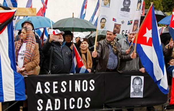 Opositores cubanos piden mayor coherencia al Gobierno con el régimen de Cuba