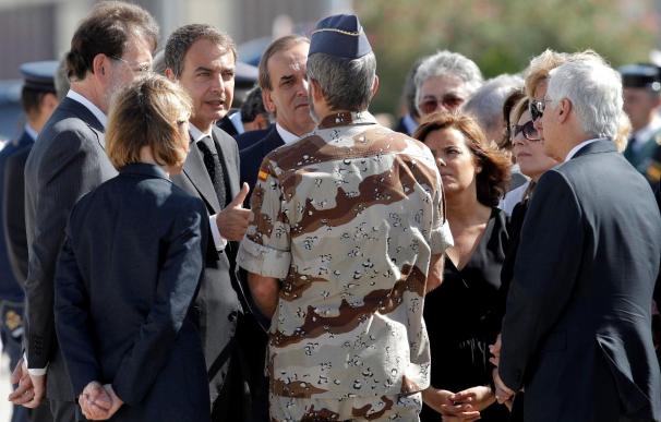 Zapatero y Rajoy analizan la situación en Afganistán en una conversación en Torrejón