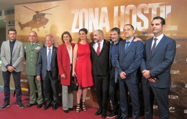 El director Adolfo Martínez reivindica los "valores" del Ejército en la premiere de 'Zona hostil'