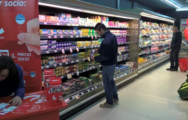 Eroski vende a Carrefour dos hipermercados en Mallorca para "concentrarse en los supermercados"