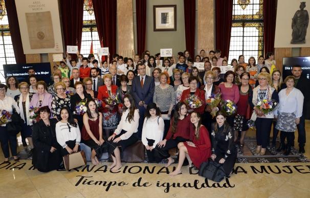El Ayuntamiento de Murcia rinde homenaje a las mujeres que abren camino en el mundo del deporte y de los mayores