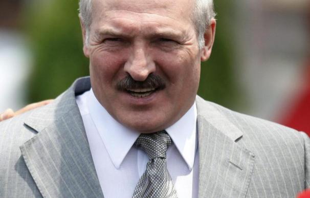 Lukashenko amenaza con cortar el flujo de crudo y gas si Gazprom no paga el resto de la deuda