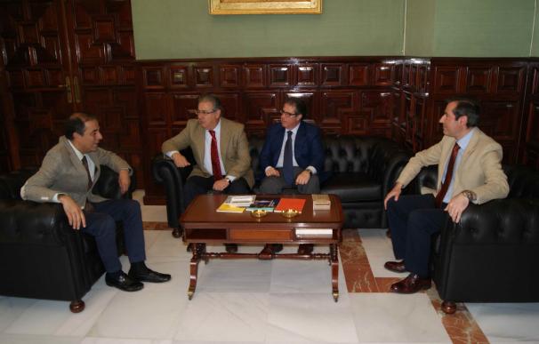 Zoido trata con el rector de la US el traslado de la Politécnica y la parcela de Tabladilla