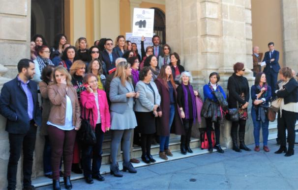 Ayuntamiento, Cs, Participa, IU y entidades se unen al paro por la igualdad "real y efectiva" de la mujer