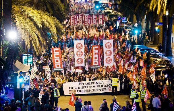 Miles de personas se manifiestan en Andalucía contra el retraso en la edad de jubilación