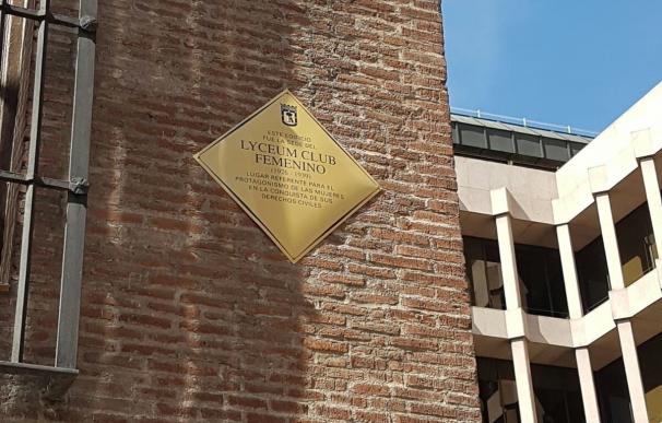Casa de las Siete Chimeneas luce la placa del Lyceum Femenino, la primera que recordará a mujeres de Generación del 27