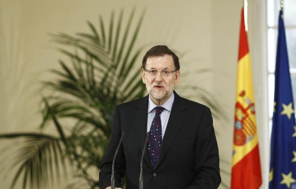 Rajoy reivindica su "acción política" con las víctimas pero la hija de Vidal-Abarca le reprocha excarcelaciones de ETA