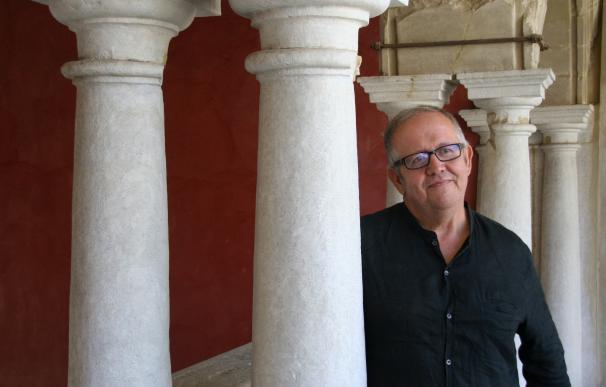 El escritor y periodista Juan José Téllez, elegido director del Centro Andaluz de las Letras