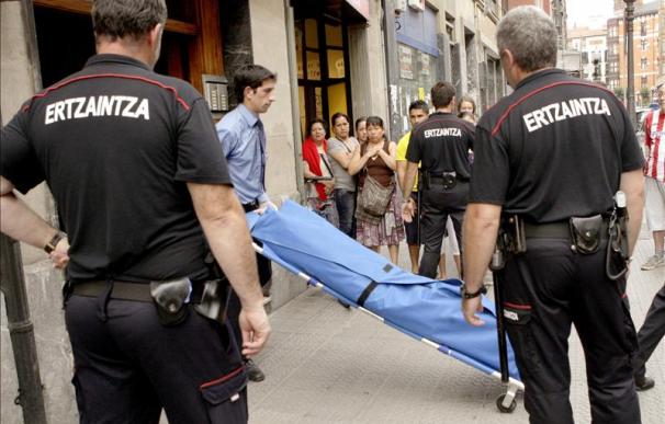 Una mujer muere acuchillada en Bilbao, supuestamente por su esposo