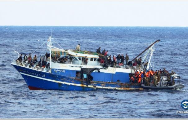 Militares españoles han rescatado a más de 13.700 inmigrantes en el Mediterráneo