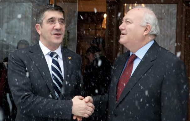 Moratinos dice que España trabaja desde la concertación con Alemania y Francia