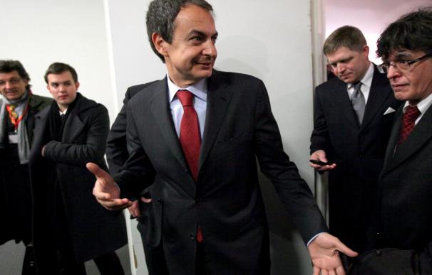 Zapatero desayuna con Van Rompuy y Barroso para preparar la cumbre económica
