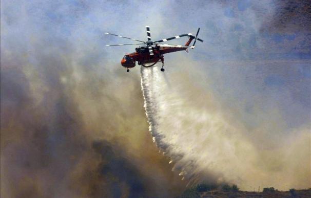 Muere un bombero en uno de los incendios forestales de Grecia