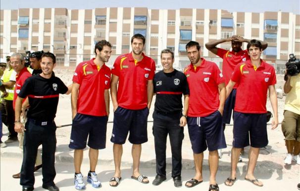 La selección española de baloncesto traslada a Lorca su ánimo y solidaridad