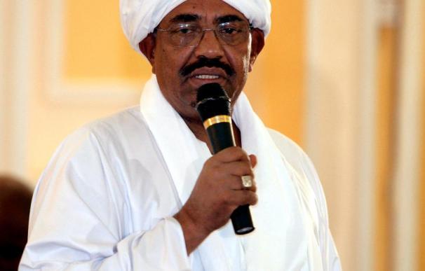 Clinton dice EE.UU. ha decidido a llevar al presidente sudanés ante la justicia