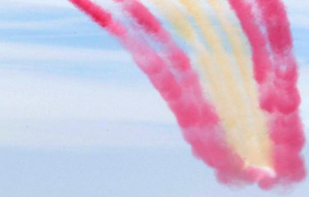 Un centenar de pilotos y paracaidistas protagonizan el VII Festival Aéreo