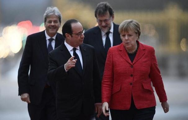 Los líderes de Alemania, Francia, Italia y España buscan fórmulas para evitar la desintegración del bloque