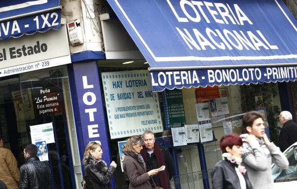 La Administración número 14 de León reparte 50.000 euros del tercer premio de la Lotería Nacional