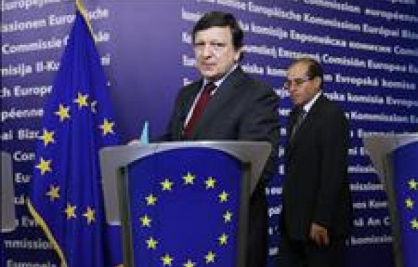 Barroso y Van Rompuy piden a Gadafi que abandone y ofrecen su apoyo a los libios