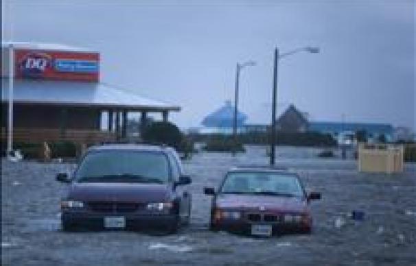 Obama declara el estado de emergencia en la costa Este de EEUU ante la llegada de "Irene"